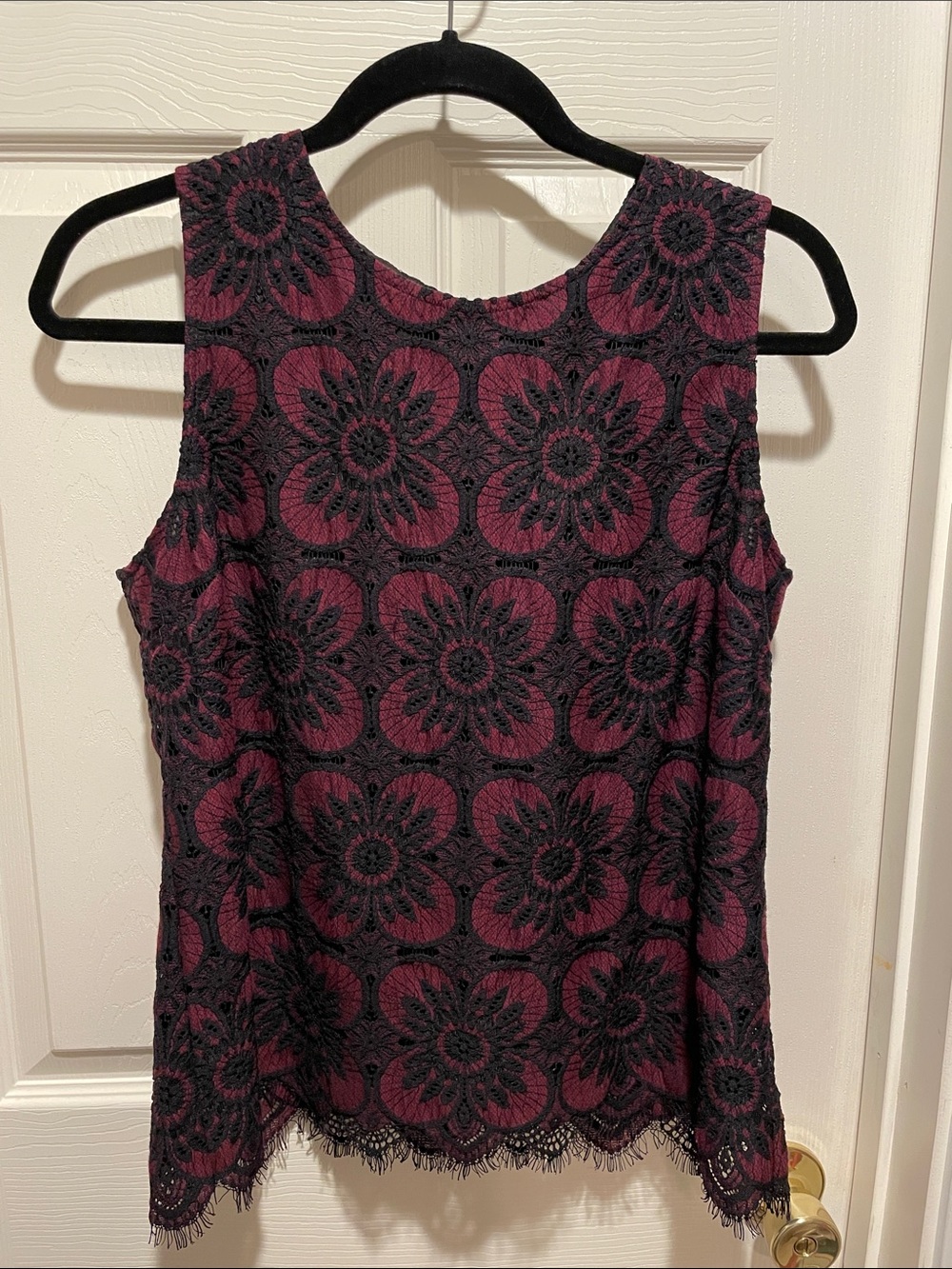 Banana Republic sleeveless lace top